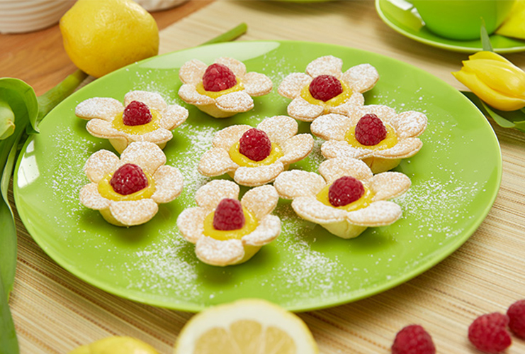 Цветни кошнички с лимонов крем