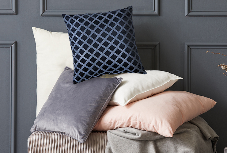 Из света на възглавниците